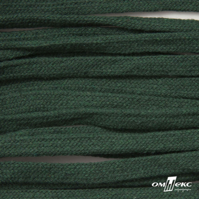 Шнур плетеный d-8 мм плоский, 70% хлопок 30% полиэстер, уп.85+/-1 м, цв.1016-т.зеленый - купить в Березниках. Цена: 742.50 руб.